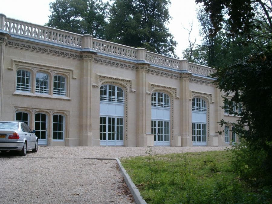 Bâtiment ancien — menuiseries bois