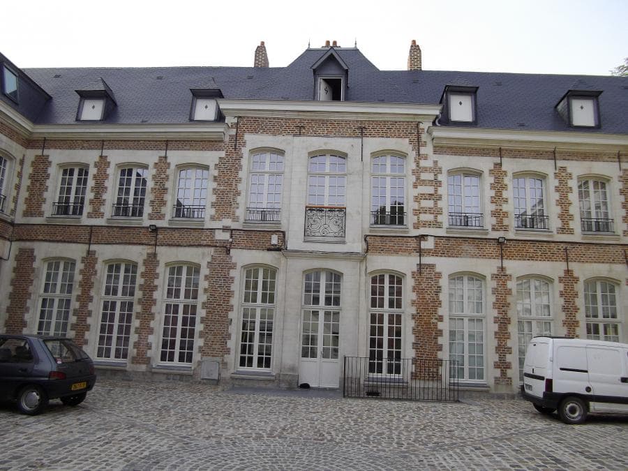 Bâtiment ancien — menuiseries bois